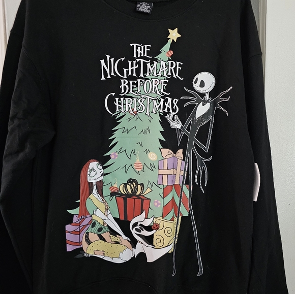 NIGHTMARE BEFORE CHRISTMAS SWEATSHIRT! WOMENS SIZE LARGE! NWTS - Picture 1 of 9
